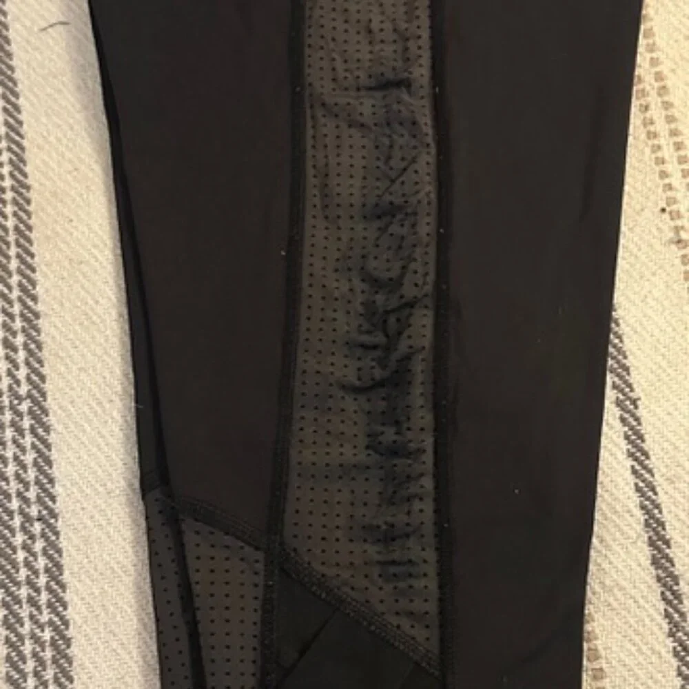 Lululemon Black Athletic Crops Mesh Wrap Detail Blue Waistband - Picture 5 of 6